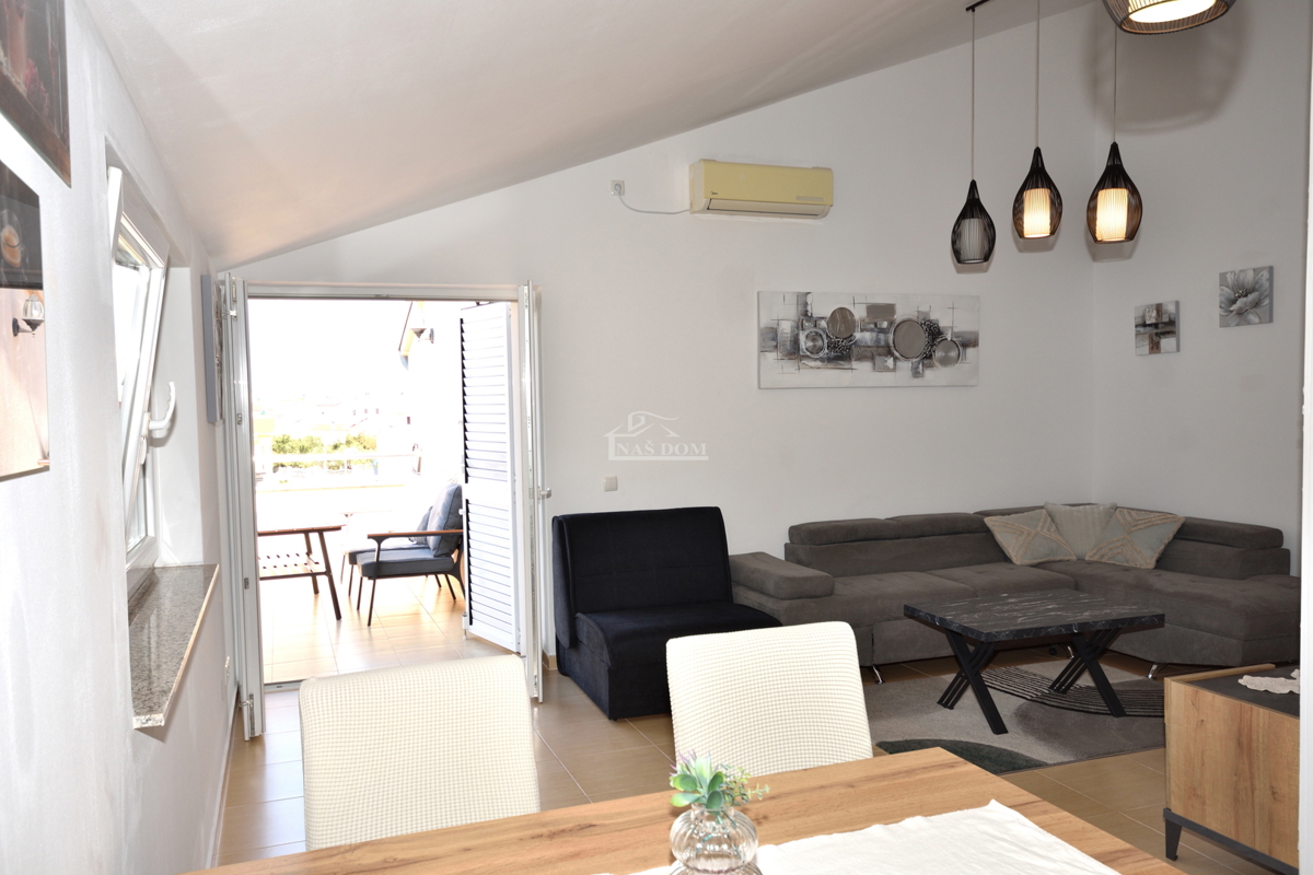 Vodice - piano di un edificio con 2 appartamenti