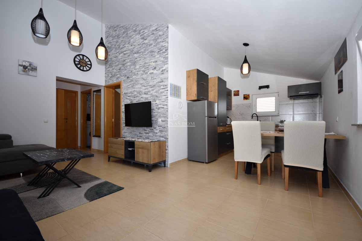 Vodice - piano di un edificio con 2 appartamenti