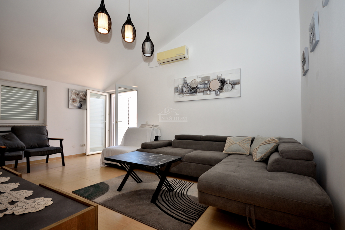 Vodice - piano di un edificio con 2 appartamenti