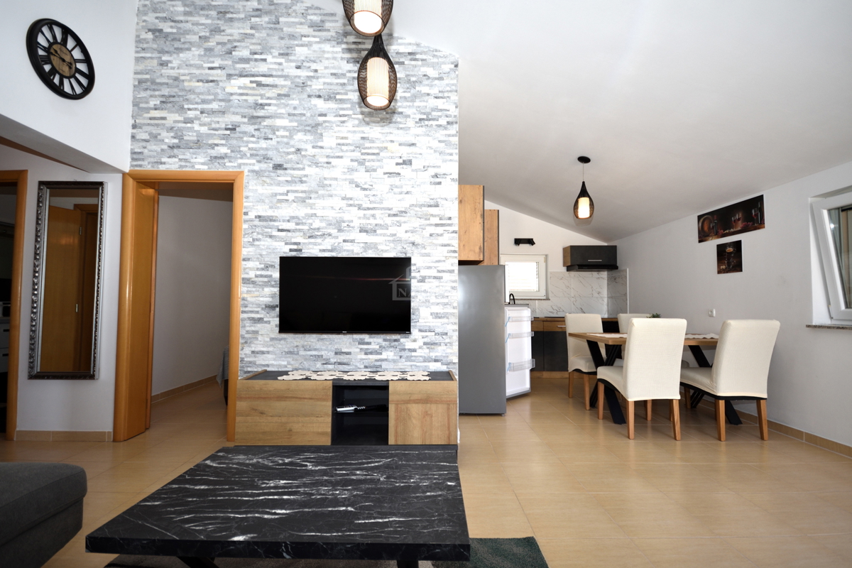 Vodice - piano di un edificio con 2 appartamenti