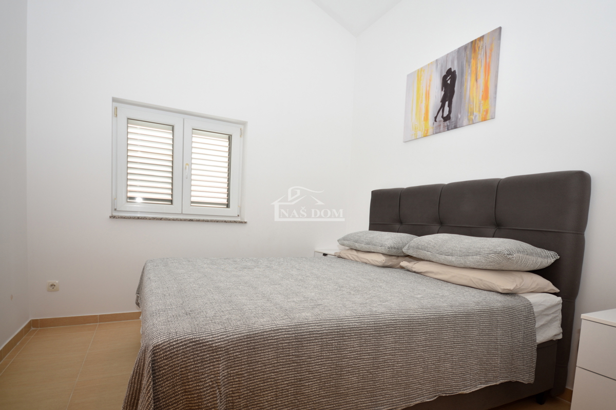 Vodice - piano di un edificio con 2 appartamenti