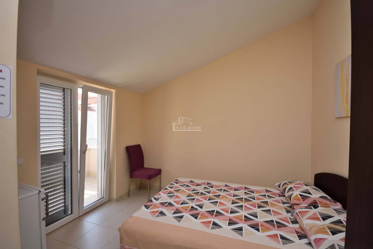 Vodice - piano di un edificio con 2 appartamenti