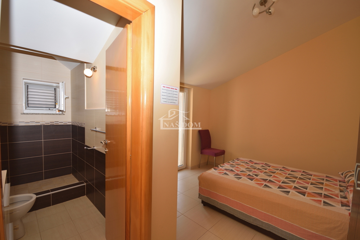 Vodice - piano di un edificio con 2 appartamenti