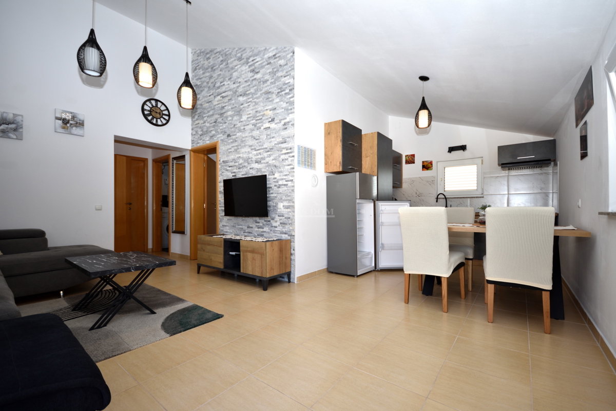 Vodice - piano di un edificio con 2 appartamenti