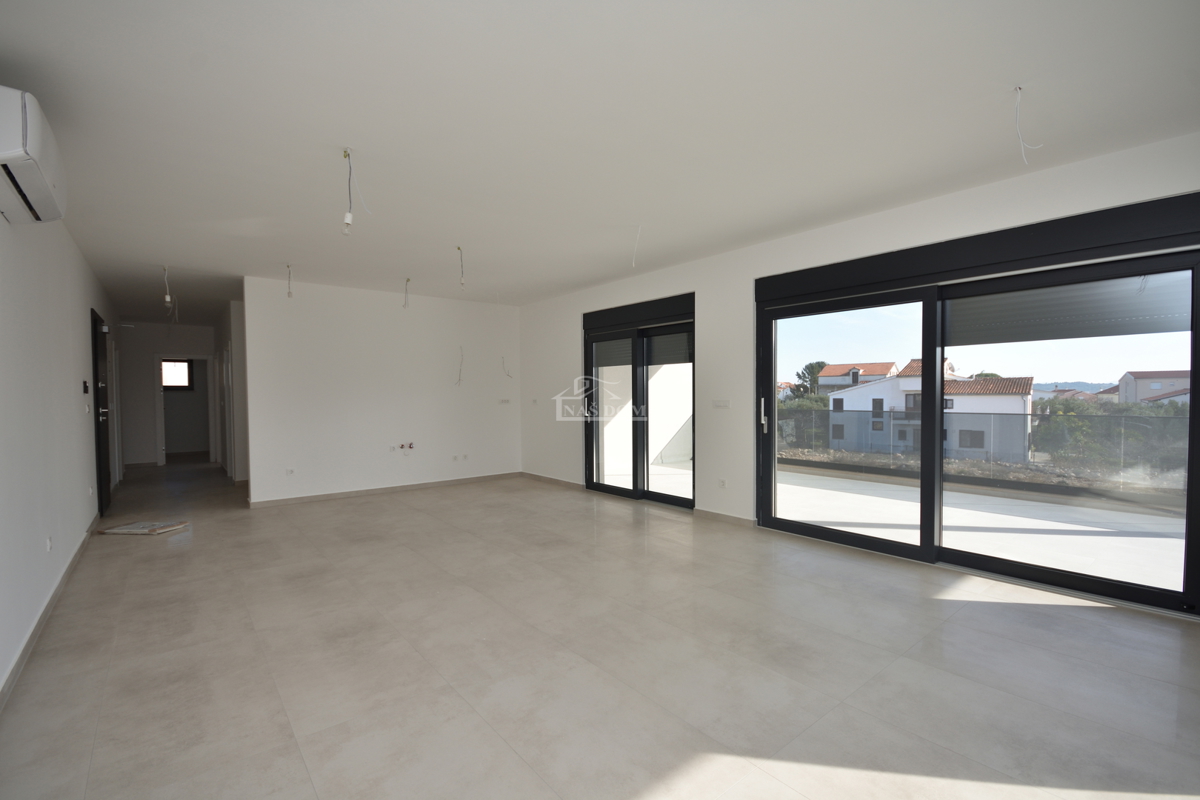 Tribunj - Appartamento di lusso S4 al primo piano, a soli 250 m dalla spiaggia