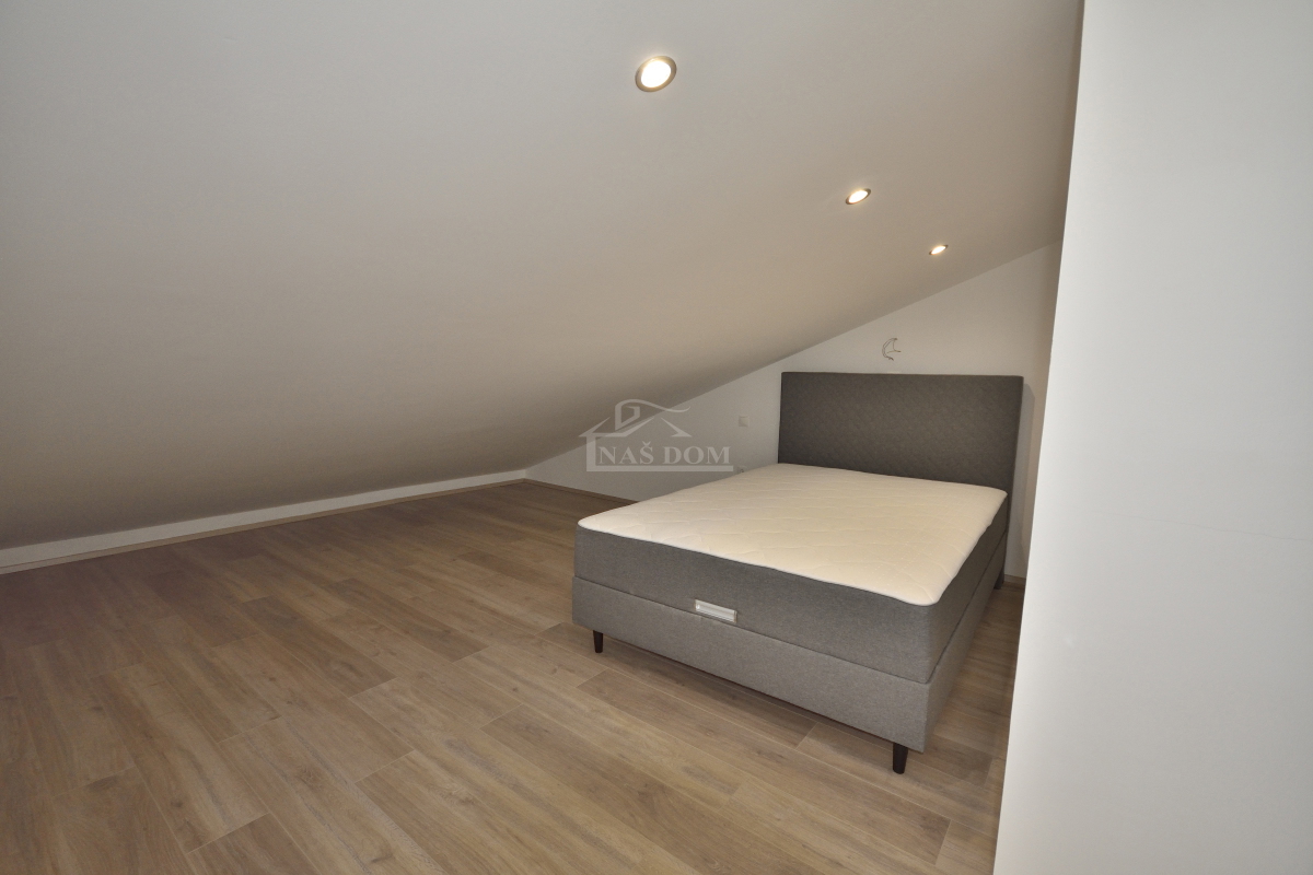 Srima, Vodice - Casa con 4 appartamenti e piscina, a 800 m dalla spiaggia