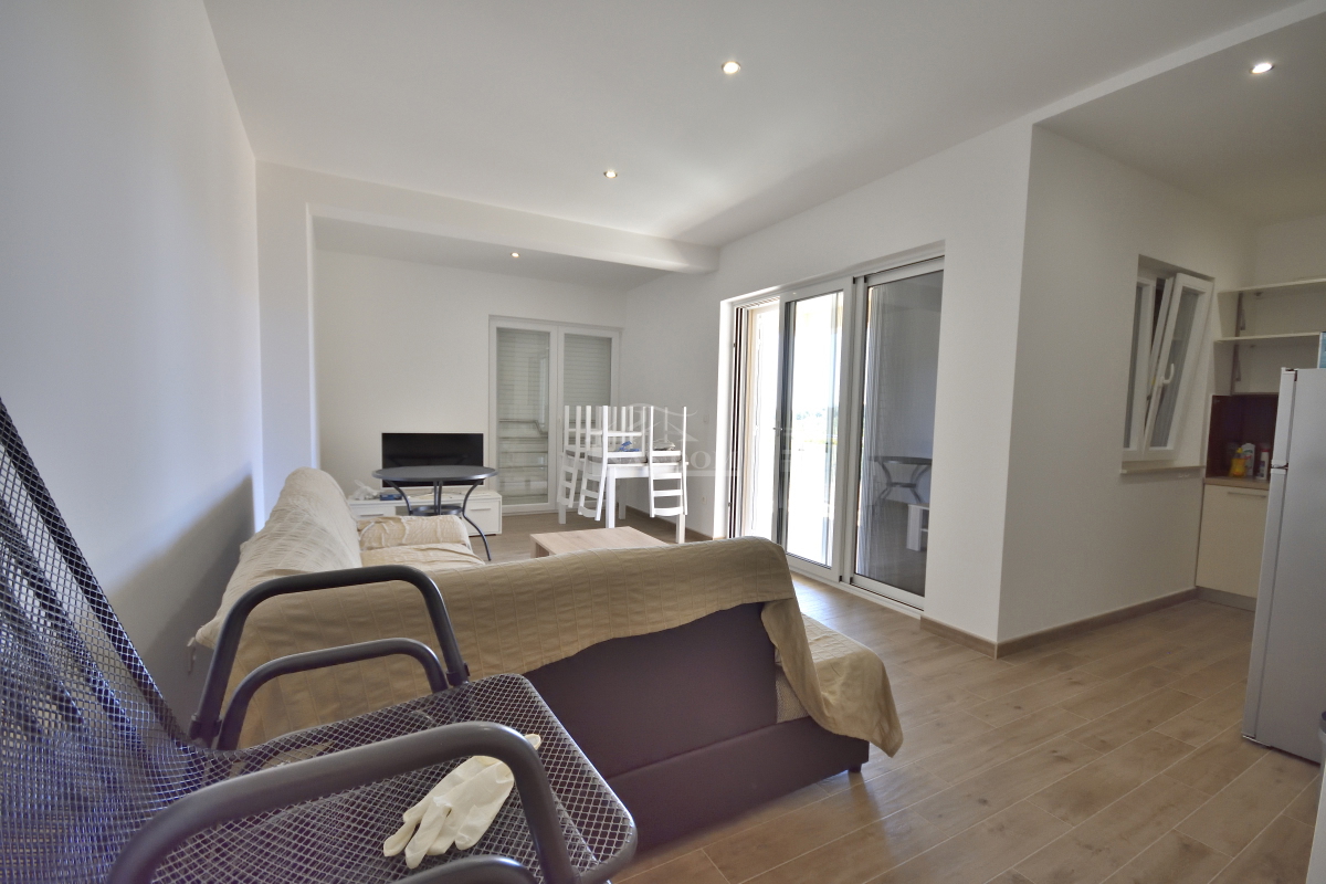 Srima, Vodice - Casa con 4 appartamenti e piscina, a 800 m dalla spiaggia