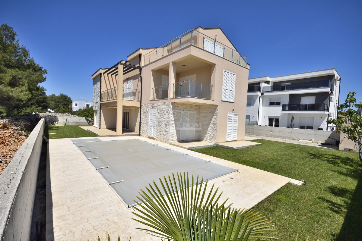 Srima, Vodice - Casa con 4 appartamenti e piscina, a 800 m dalla spiaggia