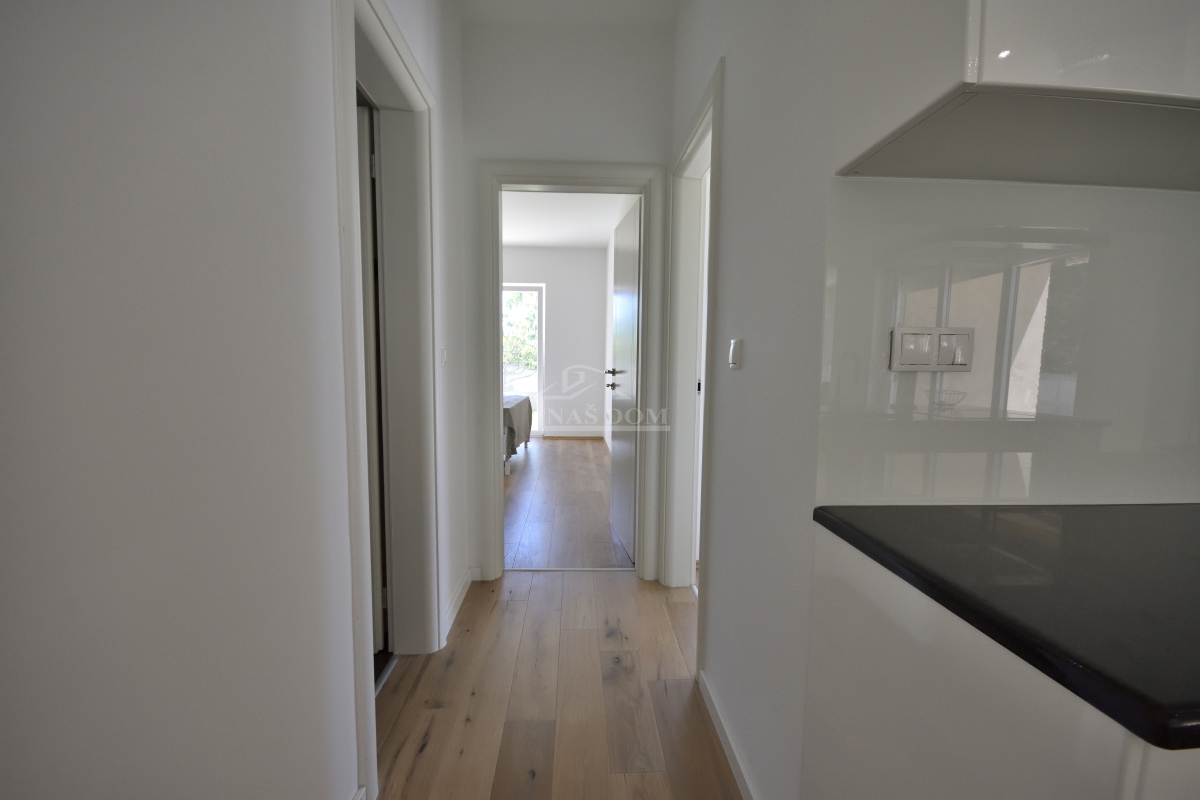 Srima, Vodice - Casa con 4 appartamenti e piscina, a 800 m dalla spiaggia