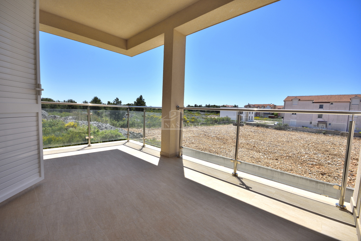 Srima, Vodice - Casa con 4 appartamenti e piscina, a 800 m dalla spiaggia