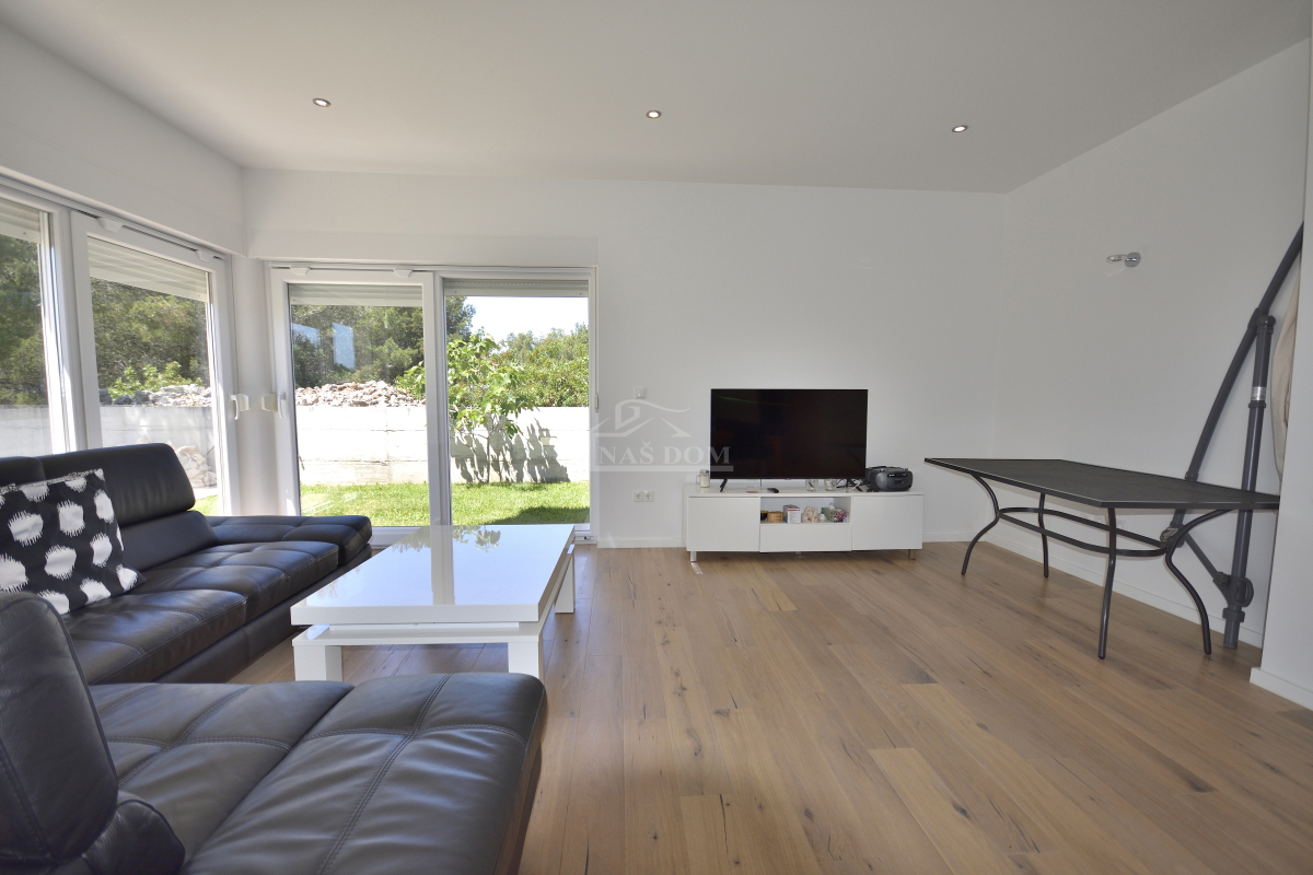 Srima, Vodice - Casa con 4 appartamenti e piscina, a 800 m dalla spiaggia