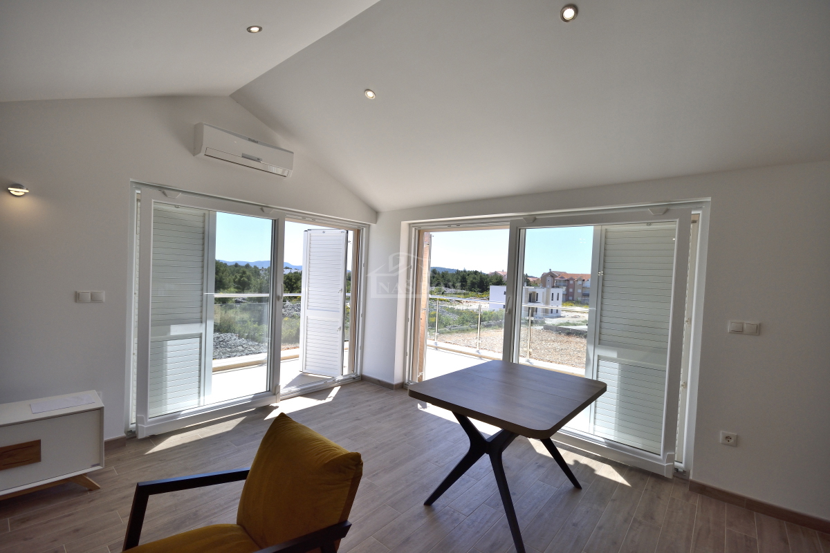 Srima, Vodice - Casa con 4 appartamenti e piscina, a 800 m dalla spiaggia