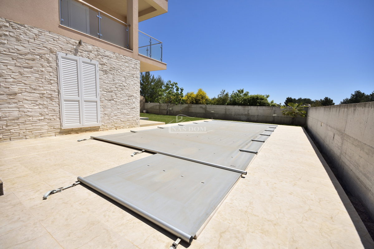 Srima, Vodice - Casa con 4 appartamenti e piscina, a 800 m dalla spiaggia