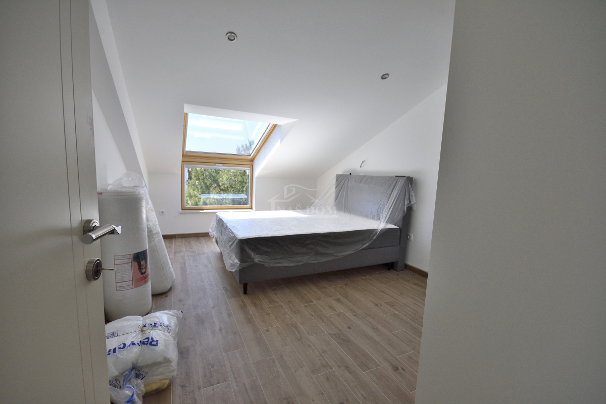 Srima, Vodice - Casa con 4 appartamenti e piscina, a 800 m dalla spiaggia