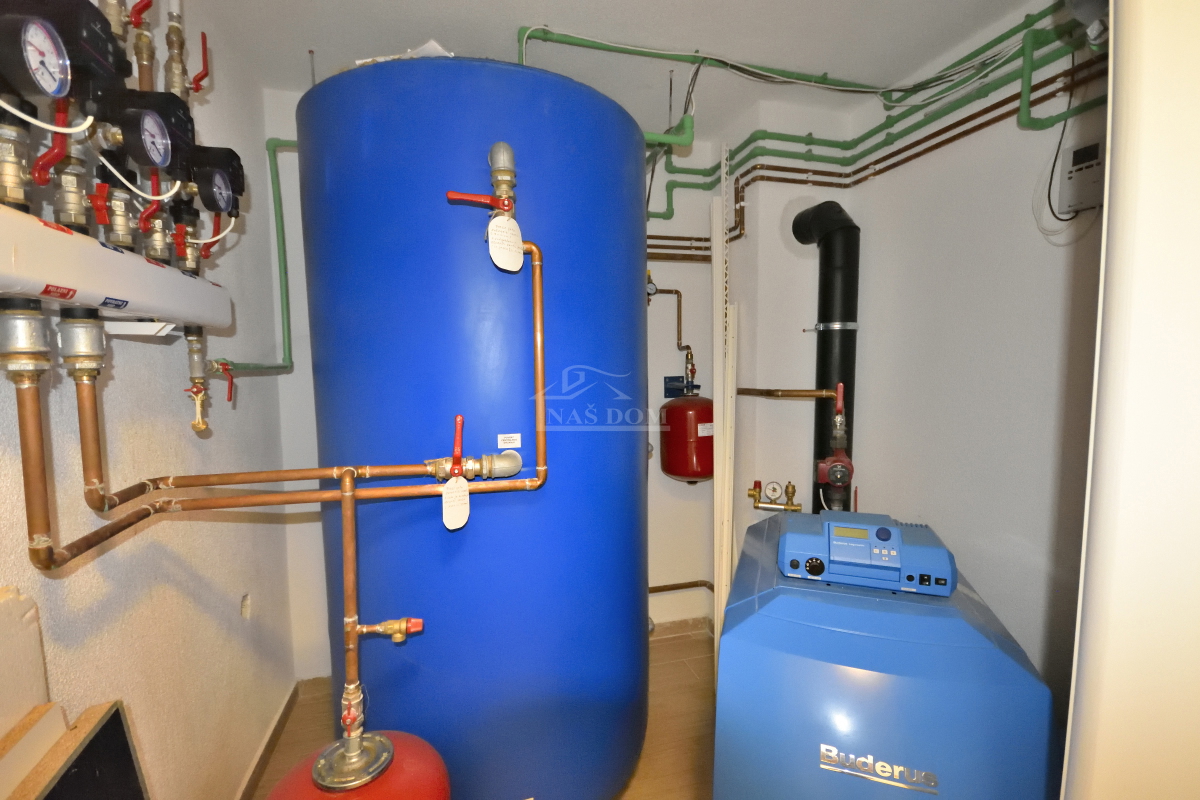 Srima, Vodice - Casa con 4 appartamenti e piscina, a 800 m dalla spiaggia