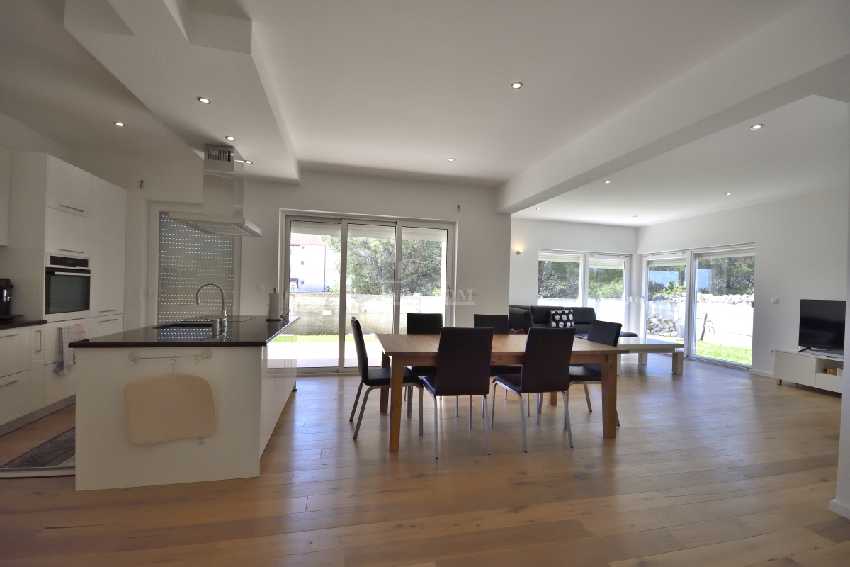 Srima, Vodice - Casa con 4 appartamenti e piscina, a 800 m dalla spiaggia