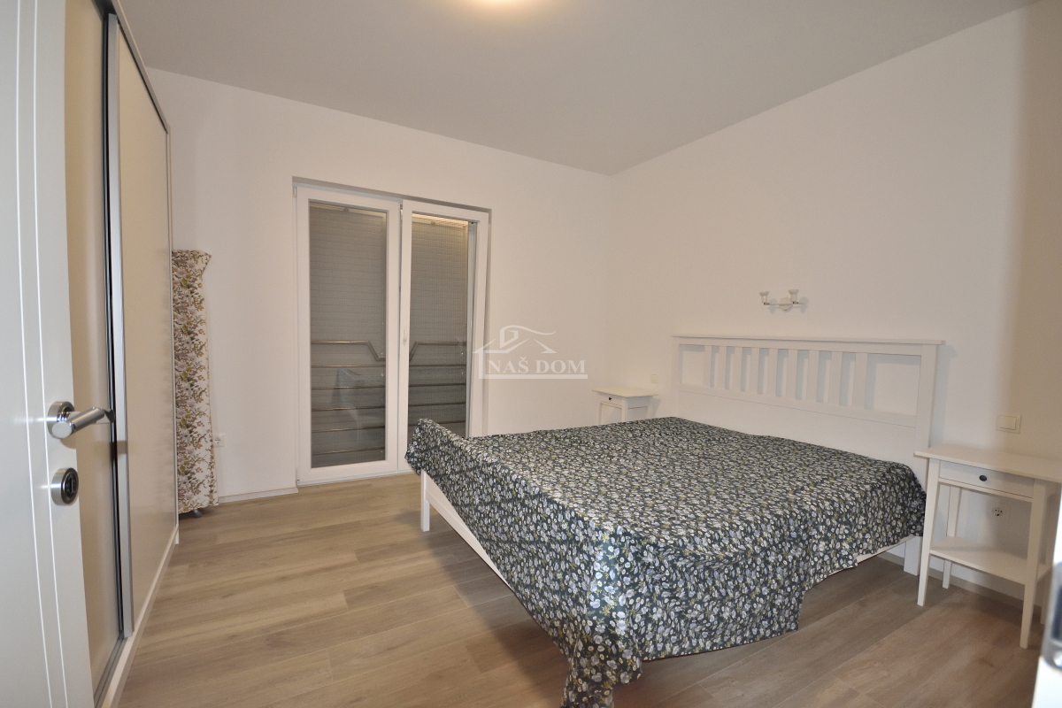 Srima, Vodice - Casa con 4 appartamenti e piscina, a 800 m dalla spiaggia