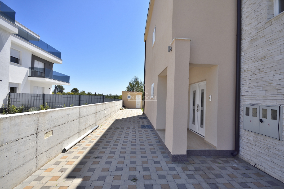 Srima, Vodice - Casa con 4 appartamenti e piscina, a 800 m dalla spiaggia