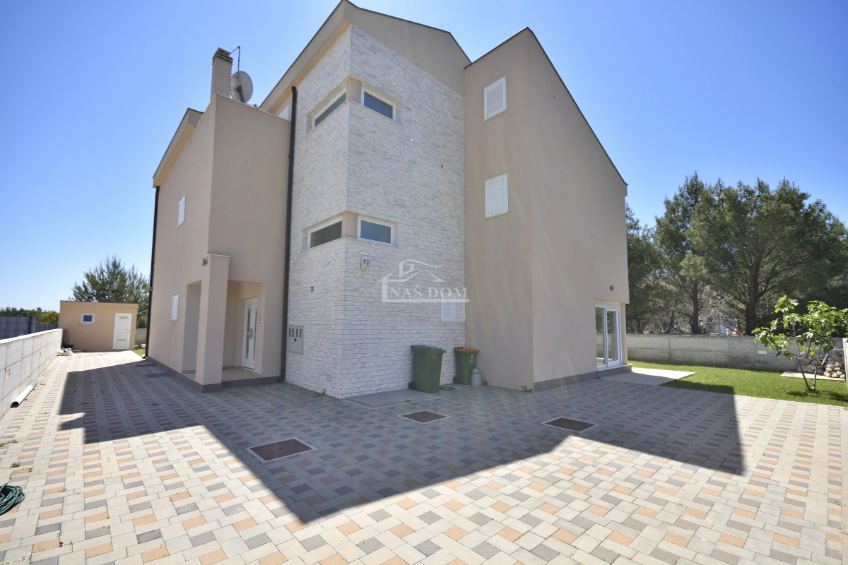 Srima, Vodice - Casa con 4 appartamenti e piscina, a 800 m dalla spiaggia