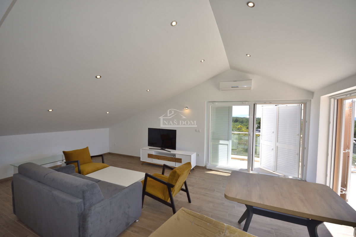 Srima, Vodice - Casa con 4 appartamenti e piscina, a 800 m dalla spiaggia