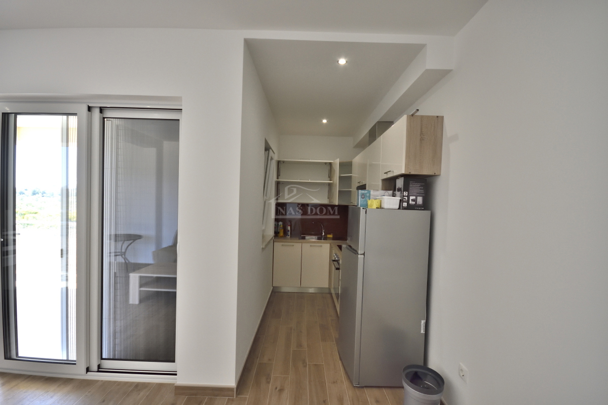 Srima, Vodice - Casa con 4 appartamenti e piscina, a 800 m dalla spiaggia