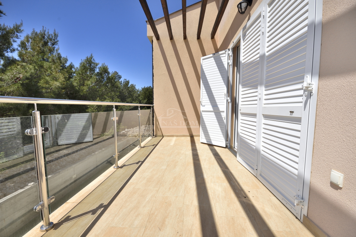 Srima, Vodice - Casa con 4 appartamenti e piscina, a 800 m dalla spiaggia