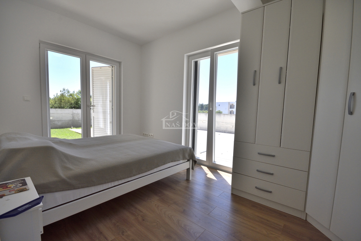 Srima, Vodice - Casa con 4 appartamenti e piscina, a 800 m dalla spiaggia