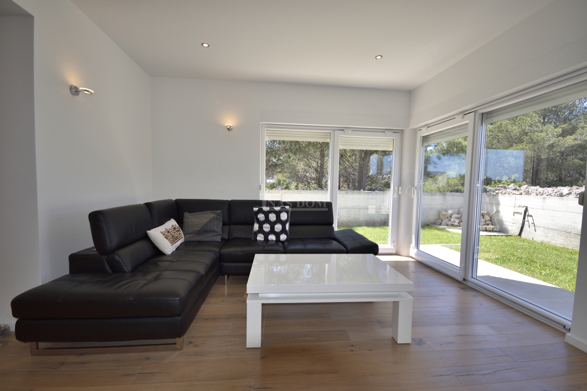 Srima, Vodice - Casa con 4 appartamenti e piscina, a 800 m dalla spiaggia