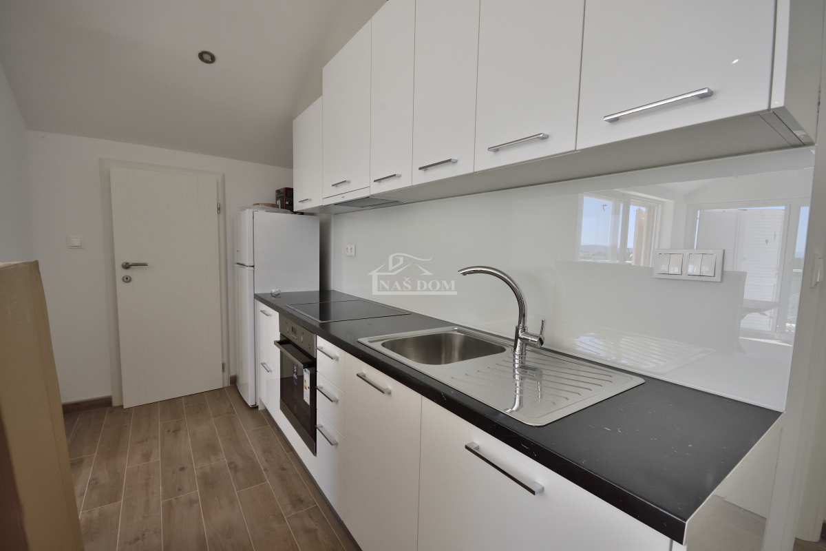 Srima, Vodice - Casa con 4 appartamenti e piscina, a 800 m dalla spiaggia