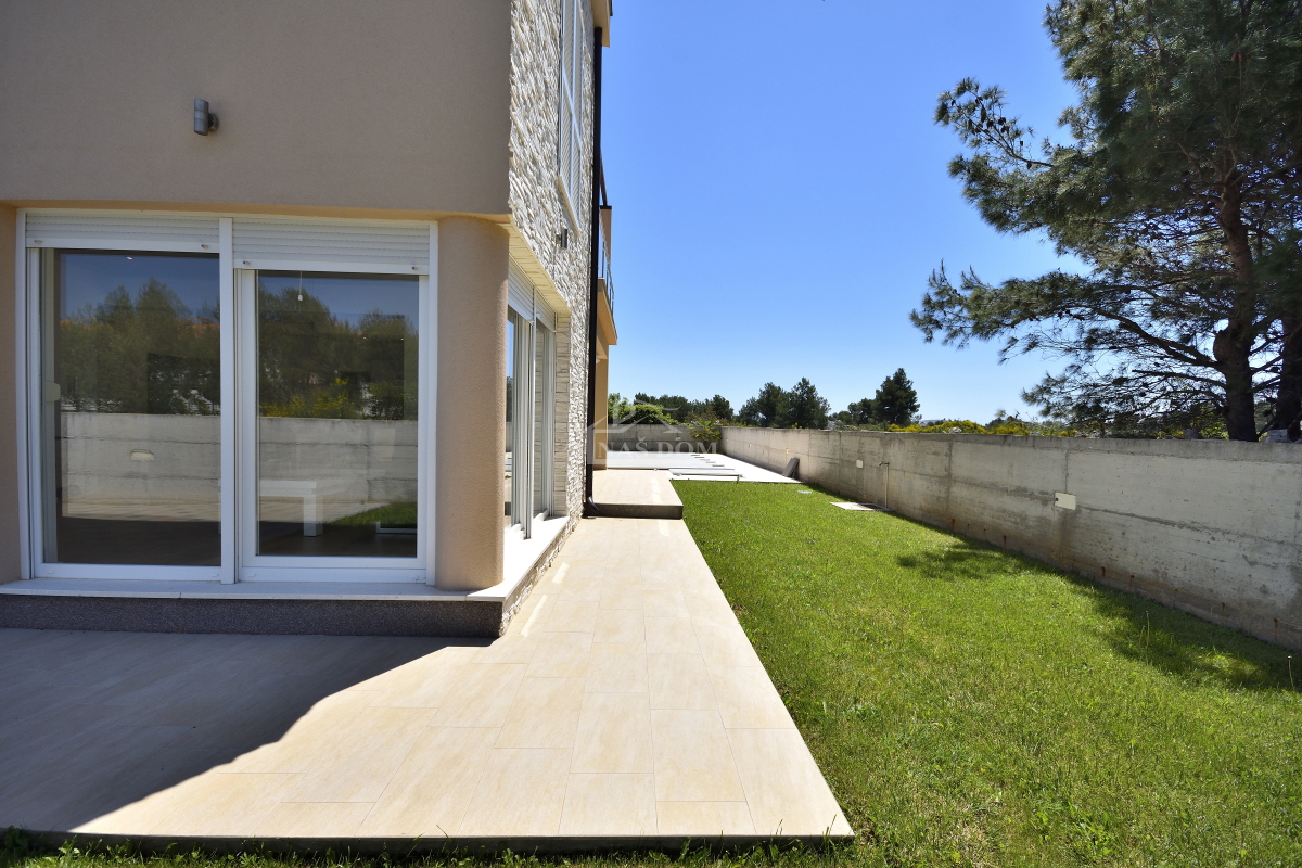 Srima, Vodice - Casa con 4 appartamenti e piscina, a 800 m dalla spiaggia