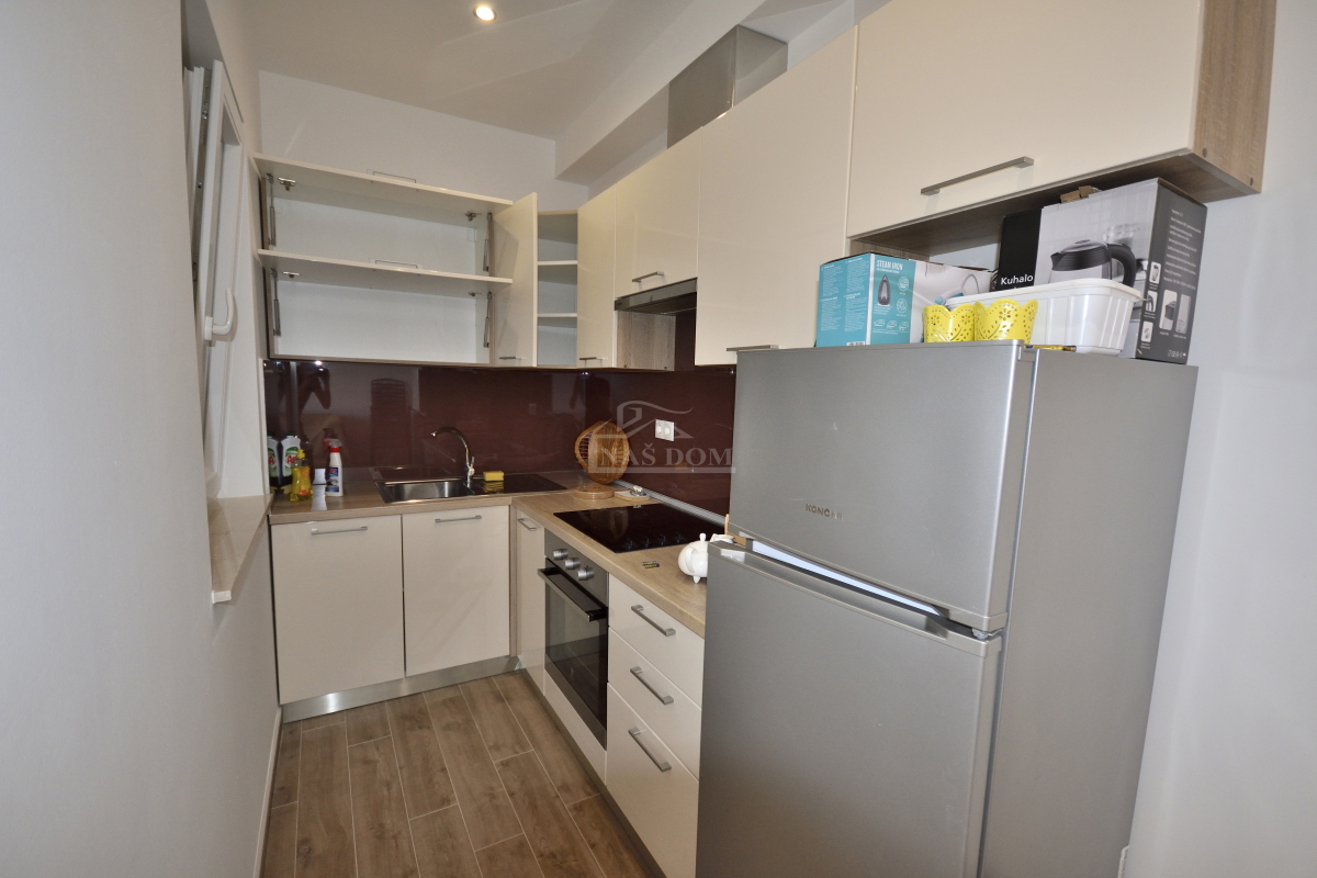 Srima, Vodice - Casa con 4 appartamenti e piscina, a 800 m dalla spiaggia