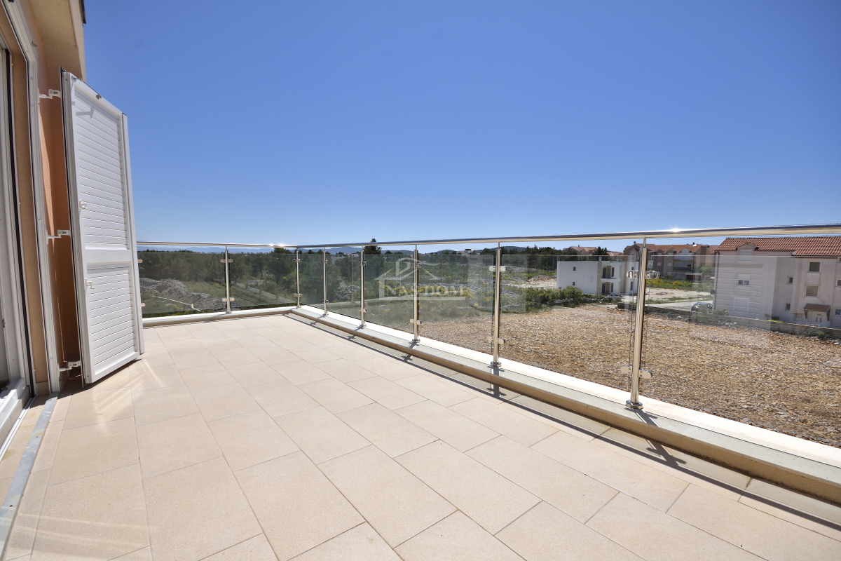 Srima, Vodice - Casa con 4 appartamenti e piscina, a 800 m dalla spiaggia