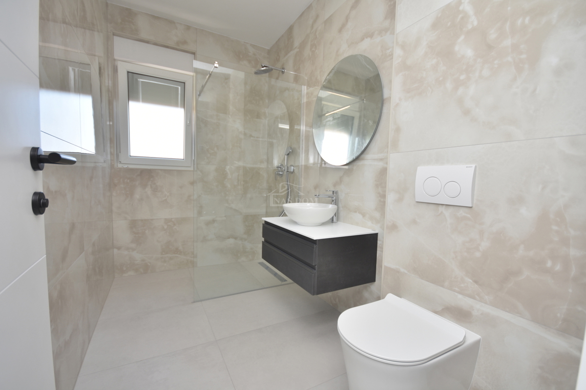 Vodice - Appartamento S7 con vista mare, posizione eccellente