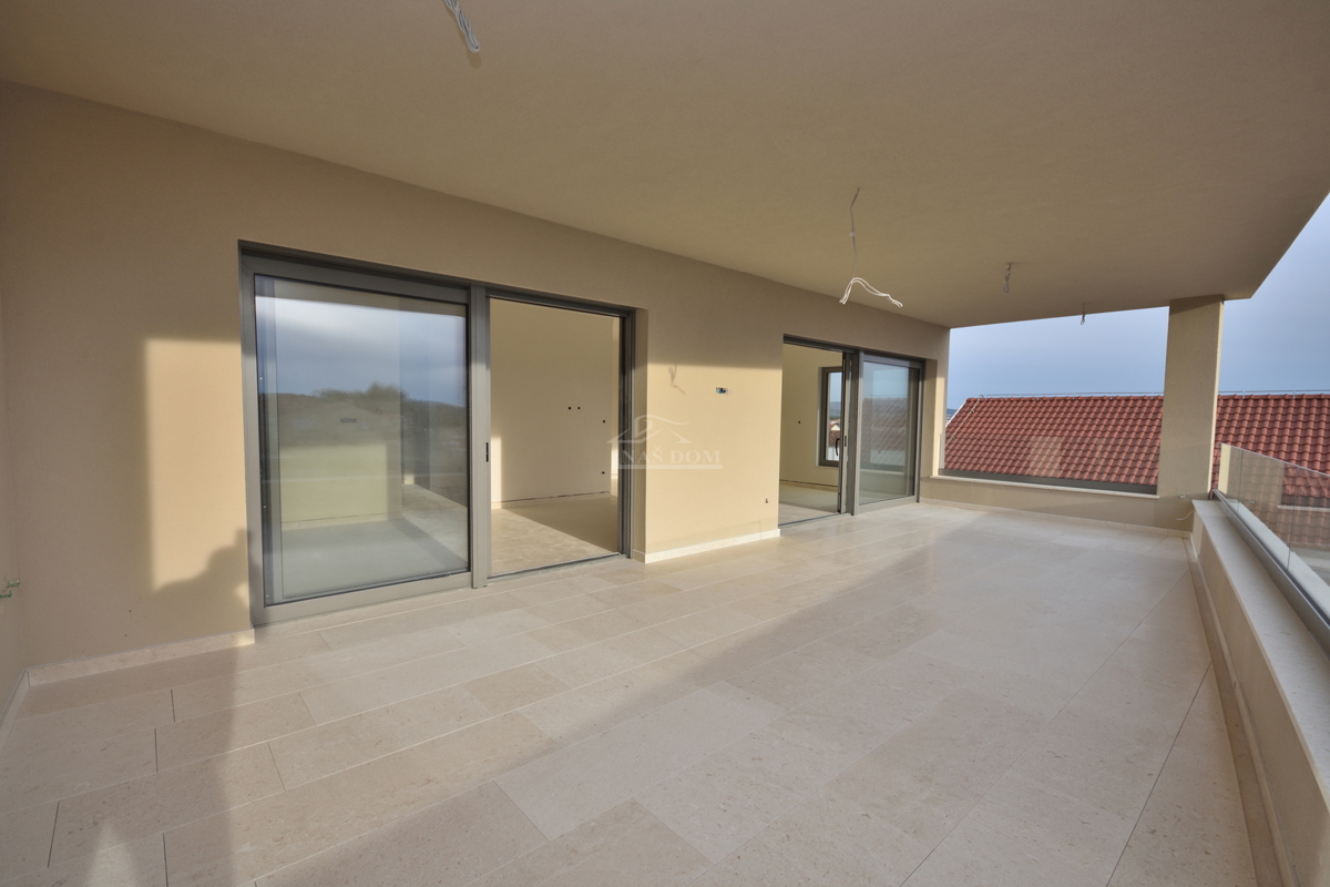 Vodice - Attico di lusso S4 con ascensore, vista mare, posizione eccellente