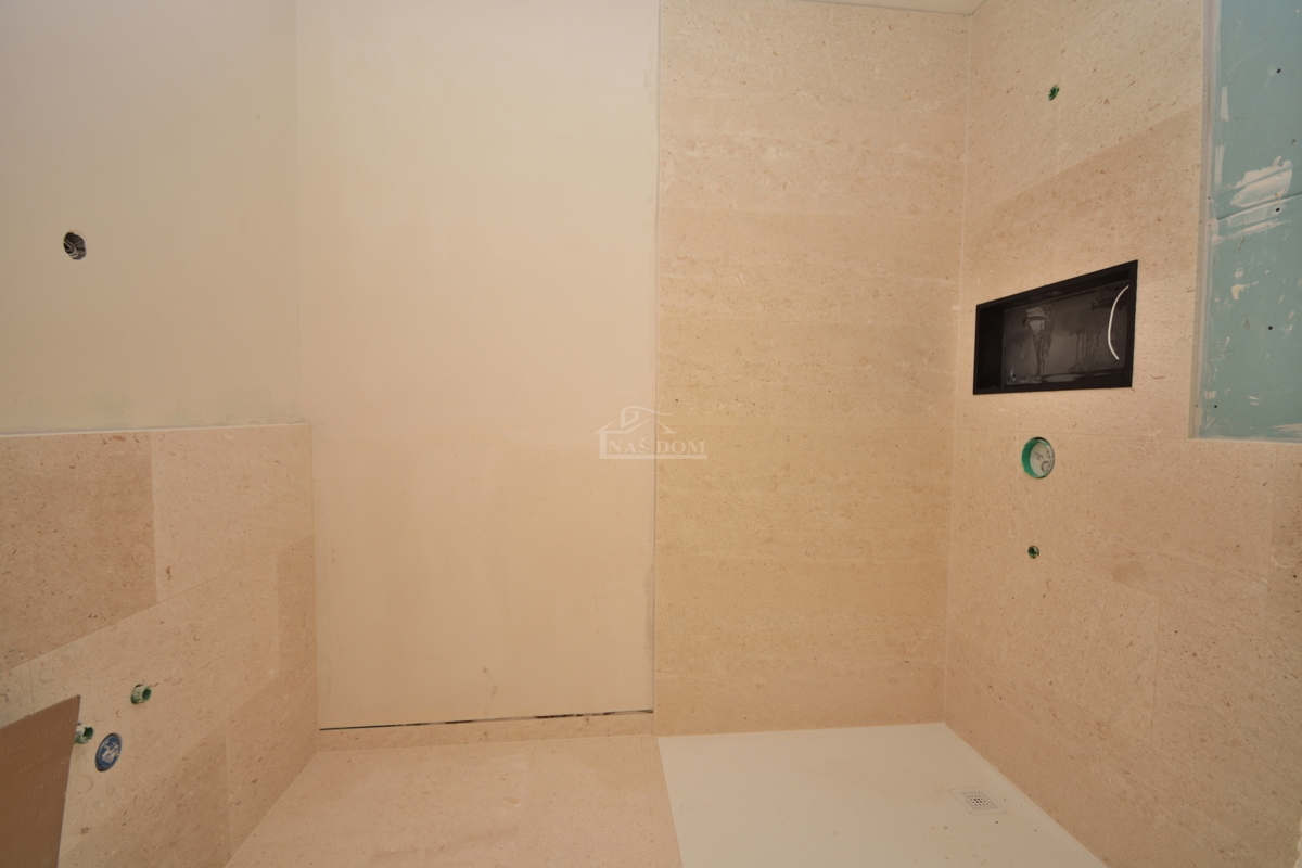 Vodice - Attico di lusso S4 con ascensore, vista mare, posizione eccellente