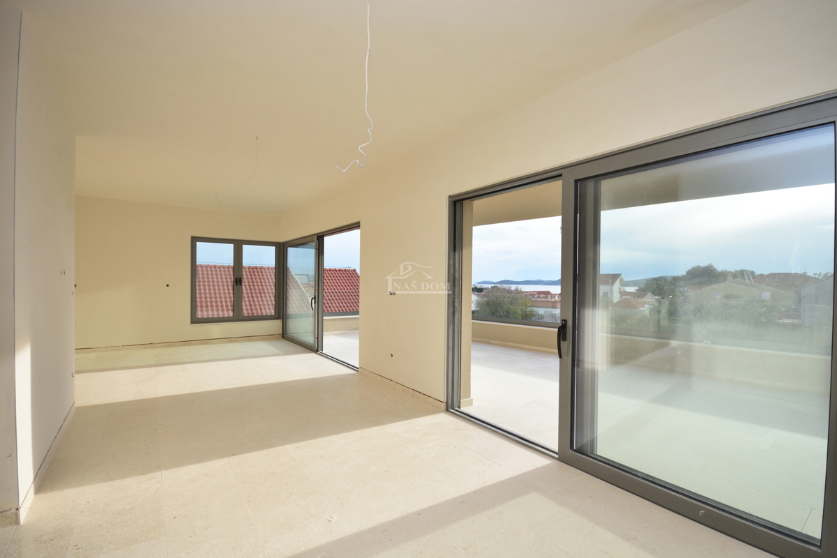 Vodice - Attico di lusso S4 con ascensore, vista mare, posizione eccellente