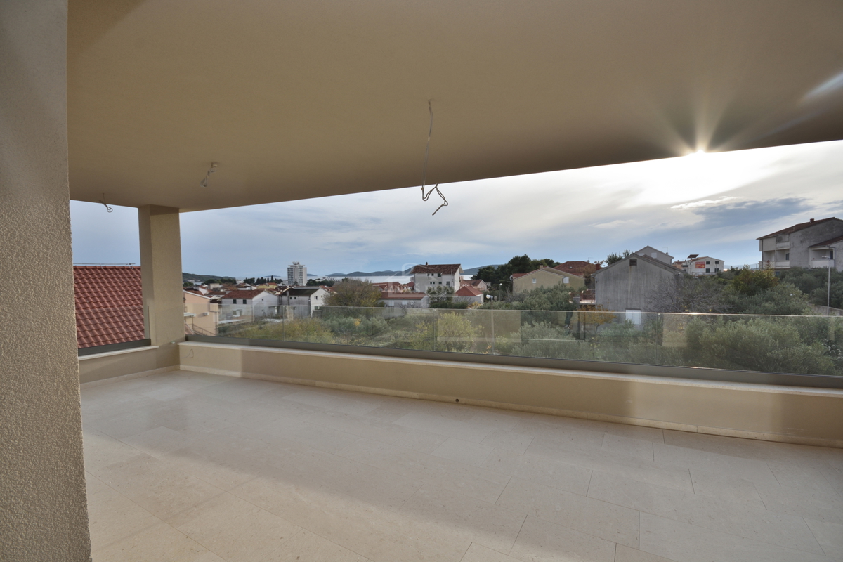 Vodice - Attico di lusso S4 con ascensore, vista mare, posizione eccellente
