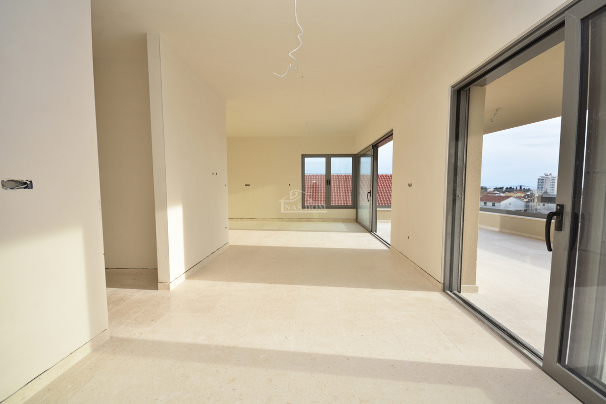 Vodice - Attico di lusso S4 con ascensore, vista mare, posizione eccellente