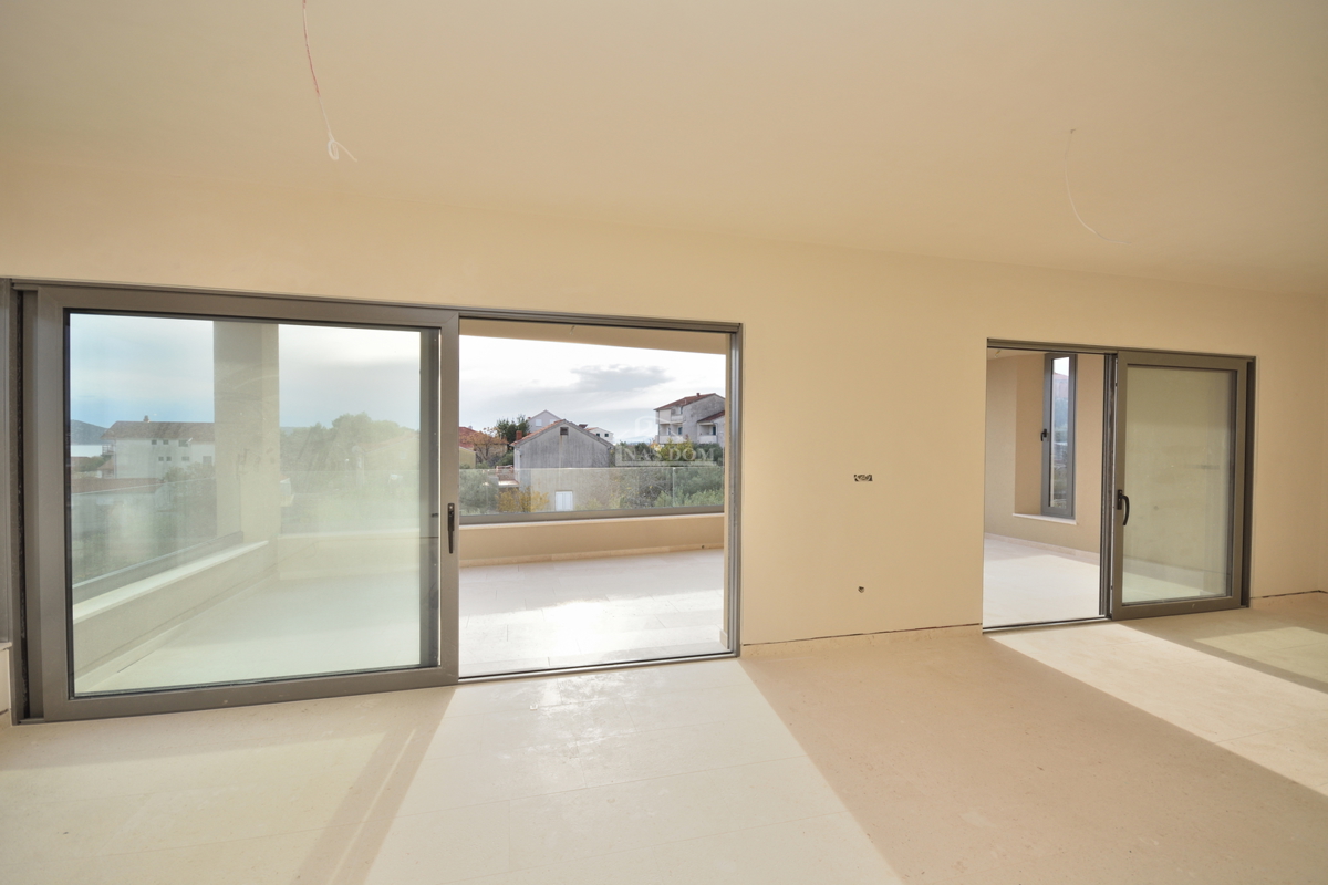 Vodice - Attico di lusso S4 con ascensore, vista mare, posizione eccellente