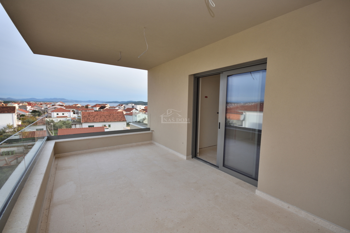 Vodice - Attico di lusso S4 con ascensore, vista mare, posizione eccellente