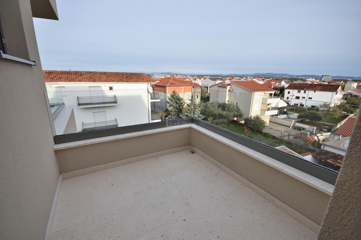 Vodice - Attico di lusso S4 con ascensore, vista mare, posizione eccellente