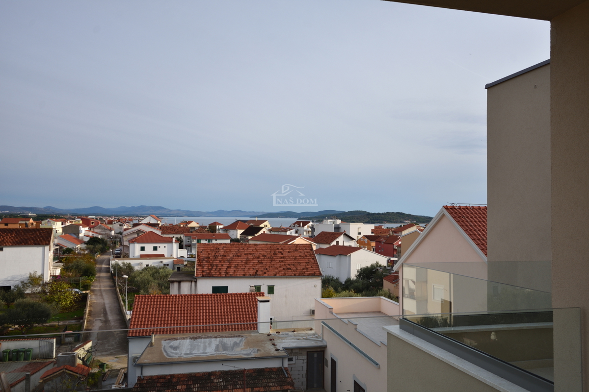 Vodice - Attico di lusso S4 con ascensore, vista mare, posizione eccellente
