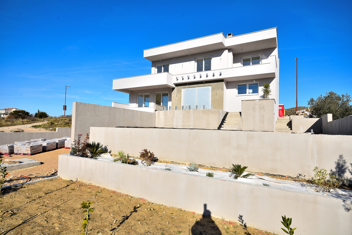 Šibenik, Donje Polje - villa con piscina