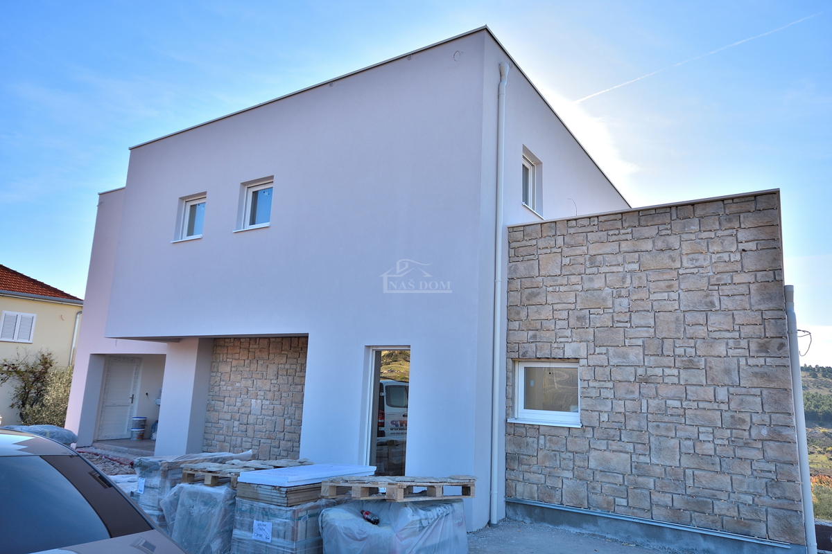 Šibenik, Donje Polje - villa con piscina