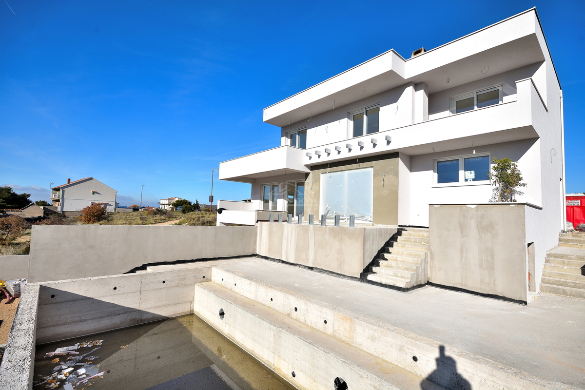 Šibenik, Donje Polje - villa con piscina