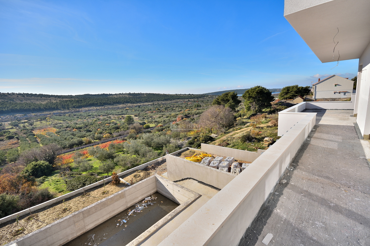 Šibenik, Donje Polje - villa con piscina