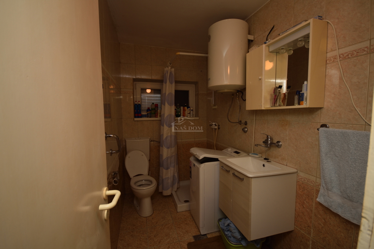 Vodice - casa indipendente con 2 appartamenti e garage