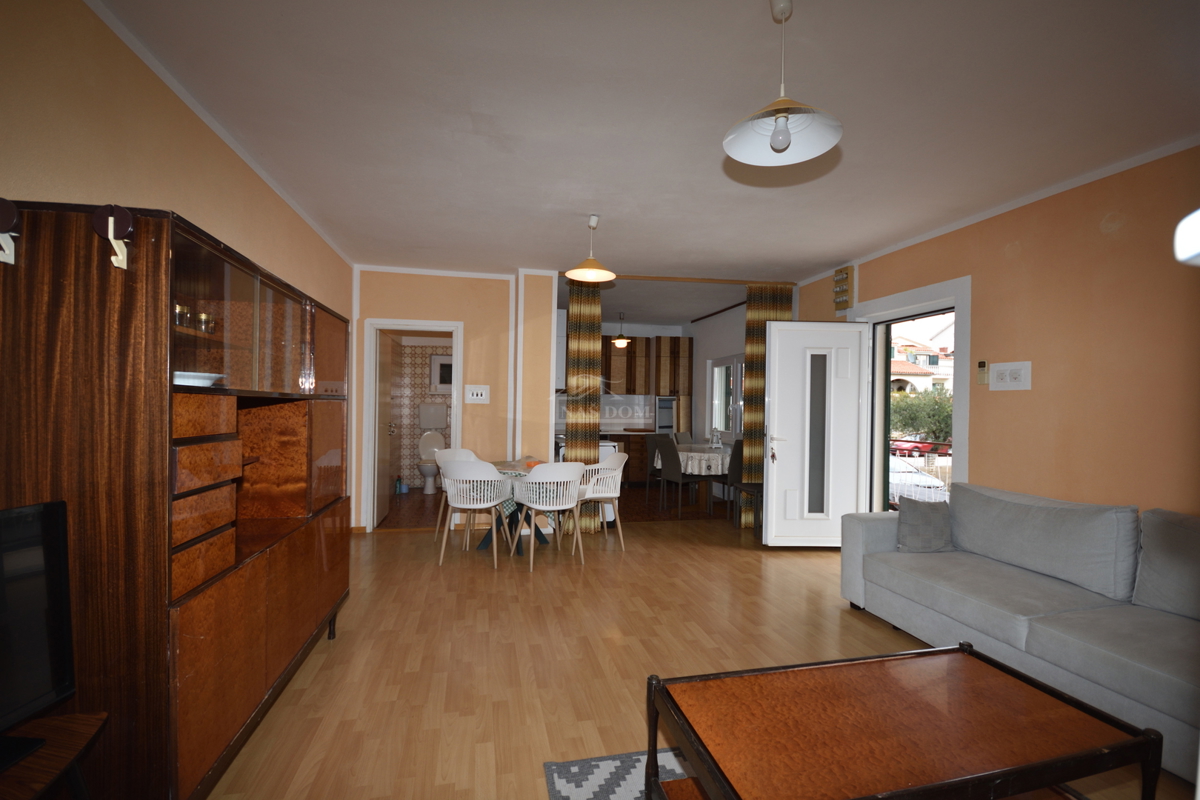 Vodice - casa indipendente con 2 appartamenti e garage