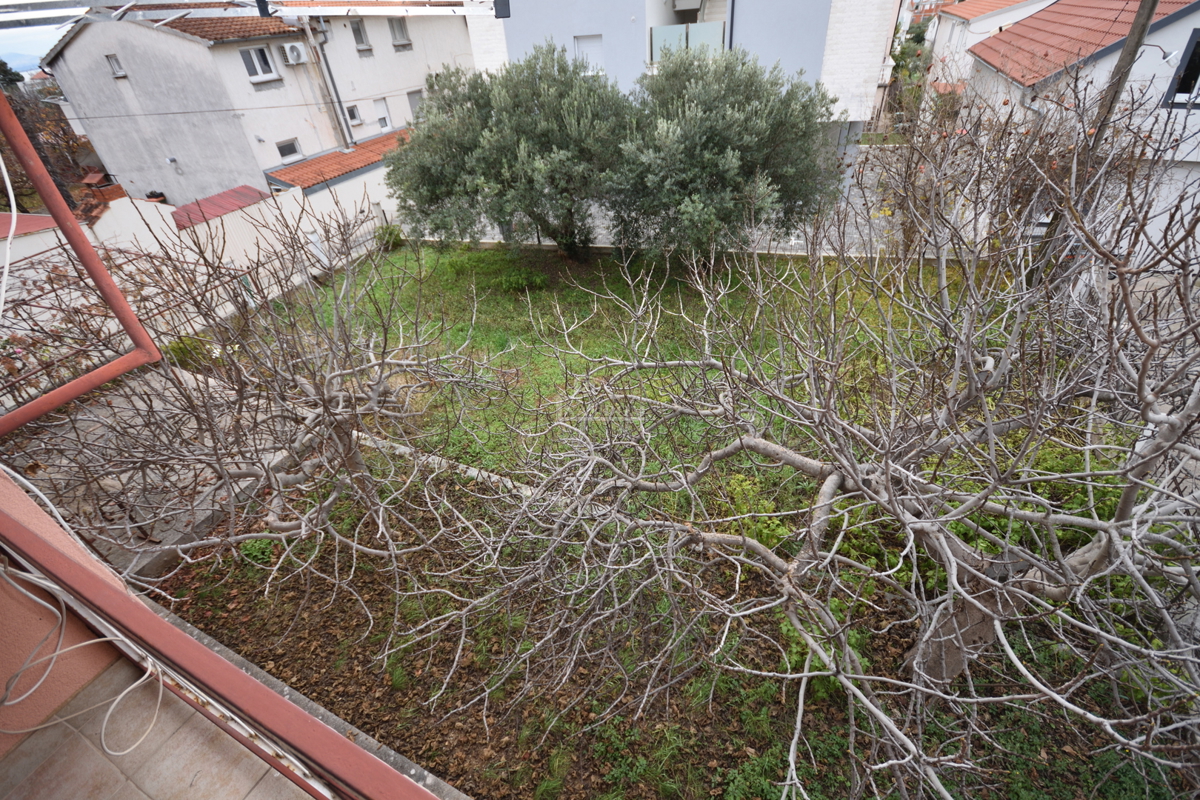 Vodice - casa indipendente con 2 appartamenti e garage