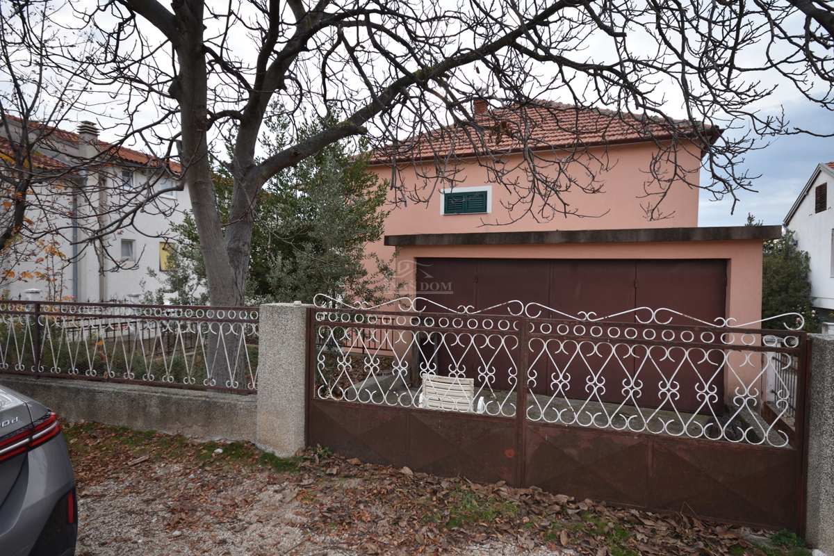 Vodice - casa indipendente con 2 appartamenti e garage